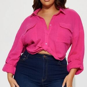 Fashion Nova Deja Twist Front Cropped Gauze Shirt - Hot Pink. Size XL